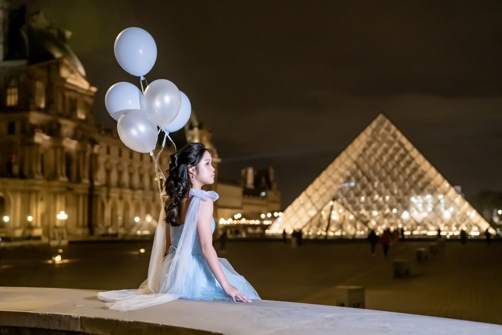 Birthday girl, Paris photoshoot at night Louvre