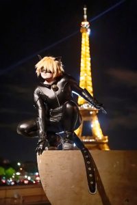 Paris cosplay chat noir at night