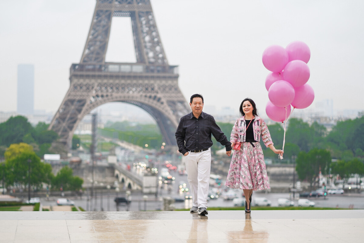 Wedding Anniversary photoshoot with Ballons at Trocadero Eiffel Tower Paris by Eny Therese Photography