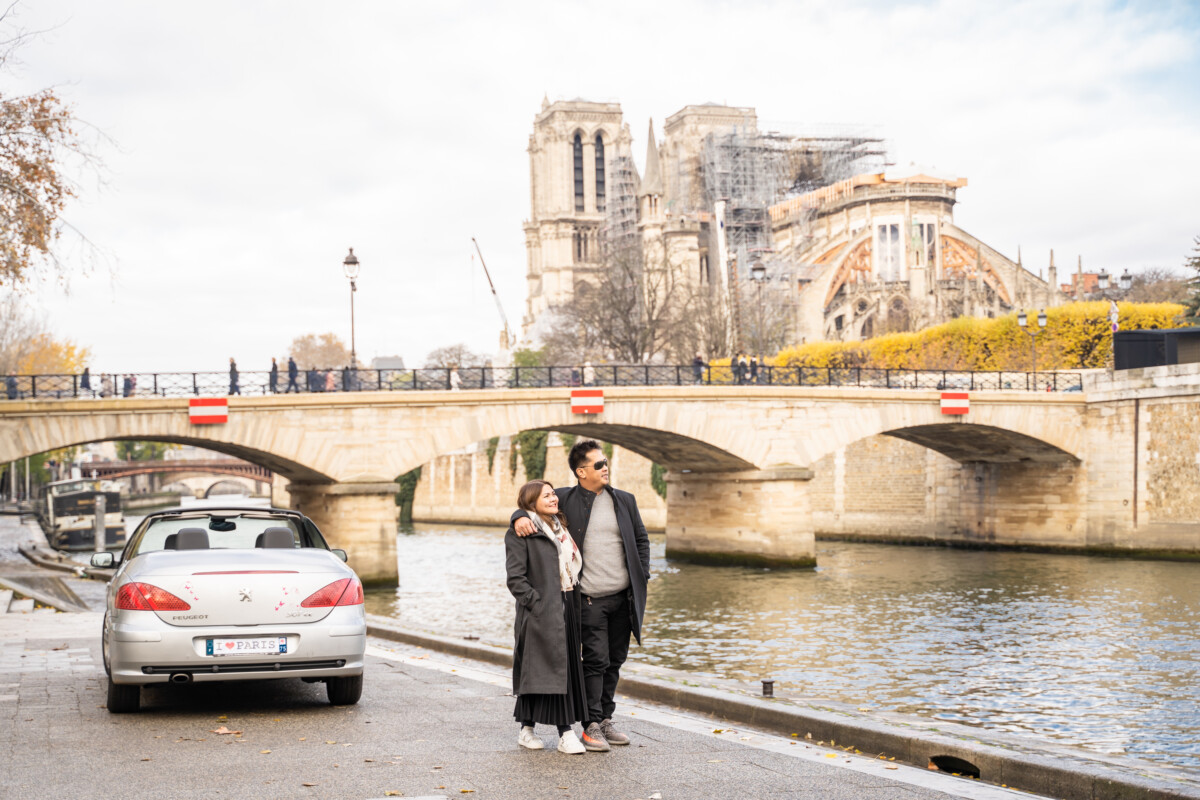 Honeymoon photoshoot Notredame Paris by Eny Therese Photography