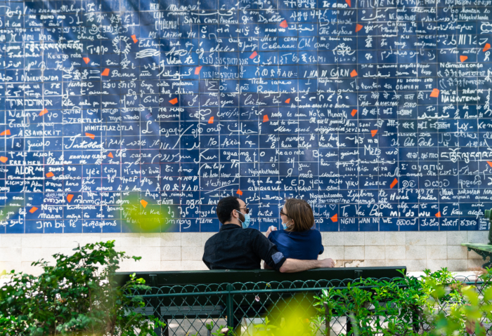 Honeymoon Holiday Photoshoot mur de je t'aime / wall of love Montmartre Paris by Eny Therese Photography