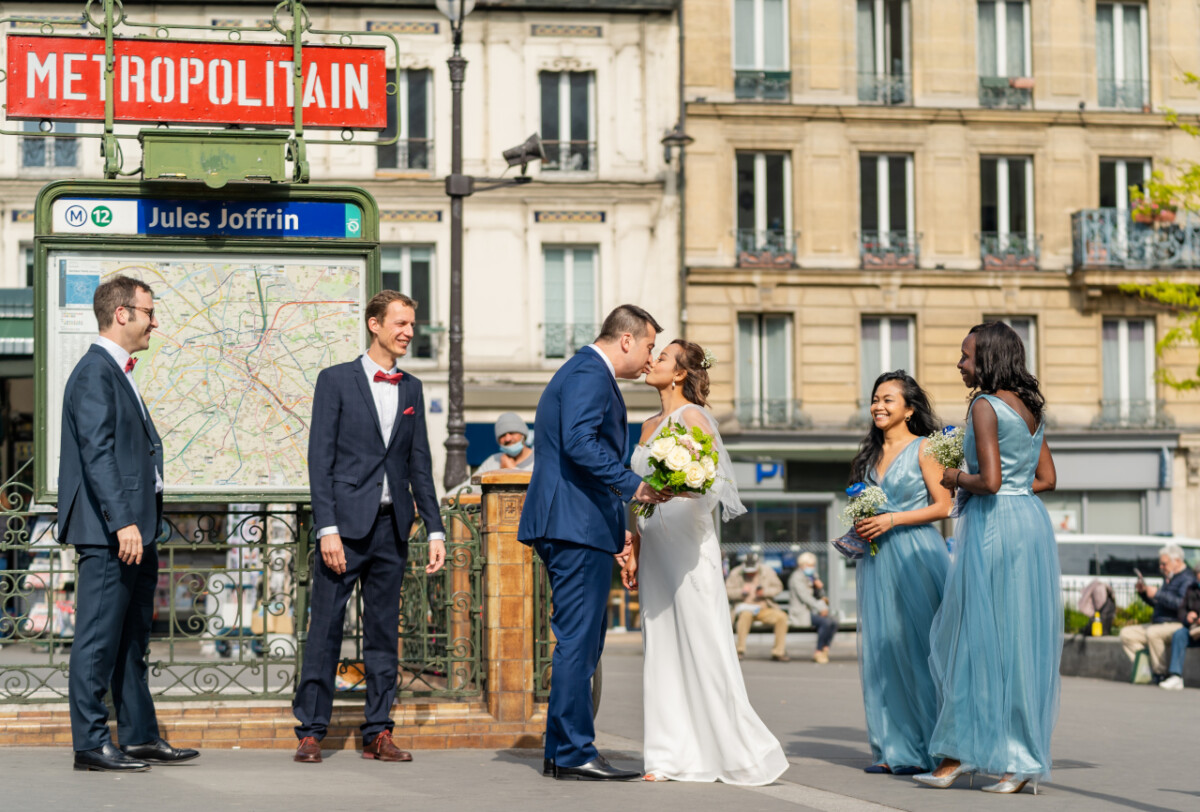 Reportage de mariage civil mairie Paris 18eme par Eny Therese Photographie