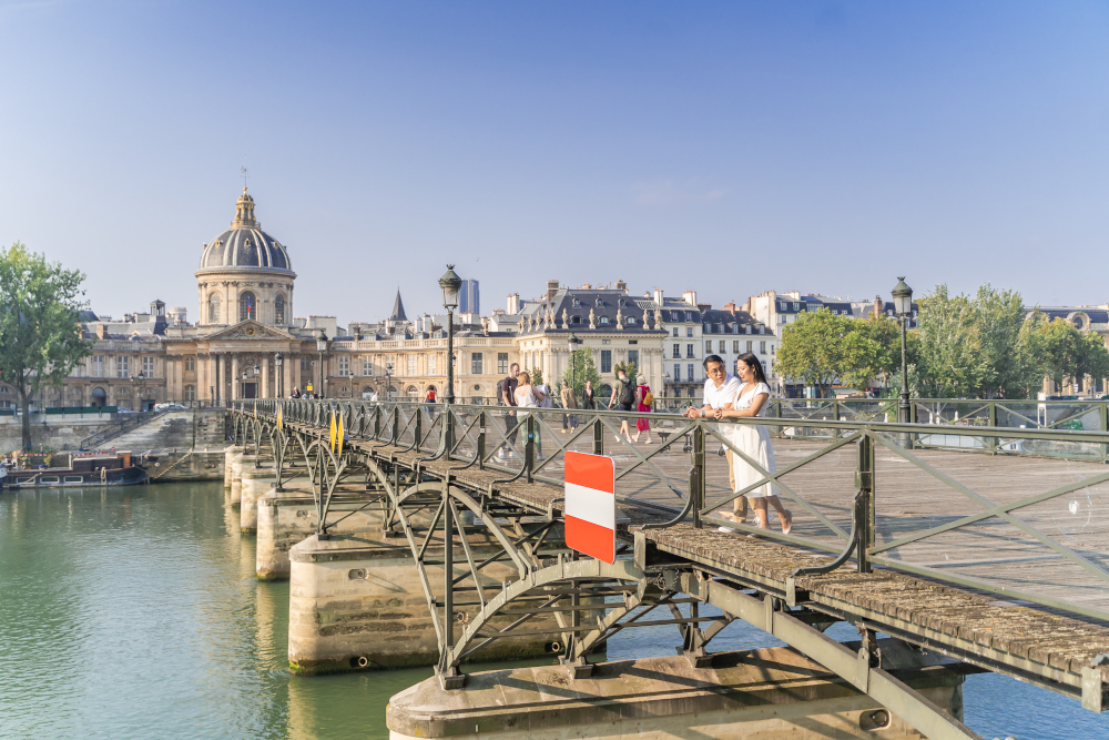 Louvre – Pont des arts – Pont neuf – Eny Thérèse Photography