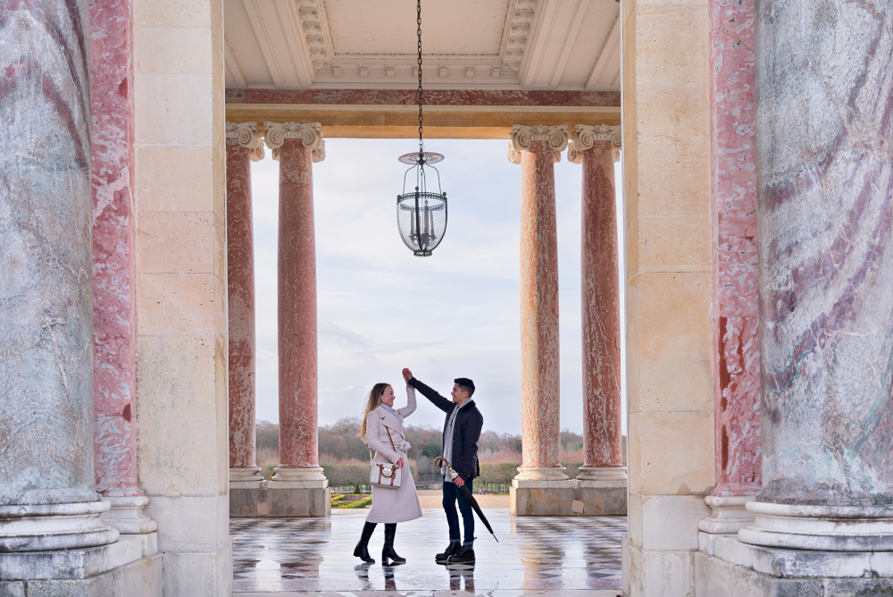 couple photoshoot at Grand Trianon Versailles by Eny Therese