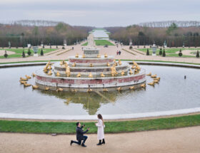 surprise proposal at Latona fontaine Versailles by Eny Therese