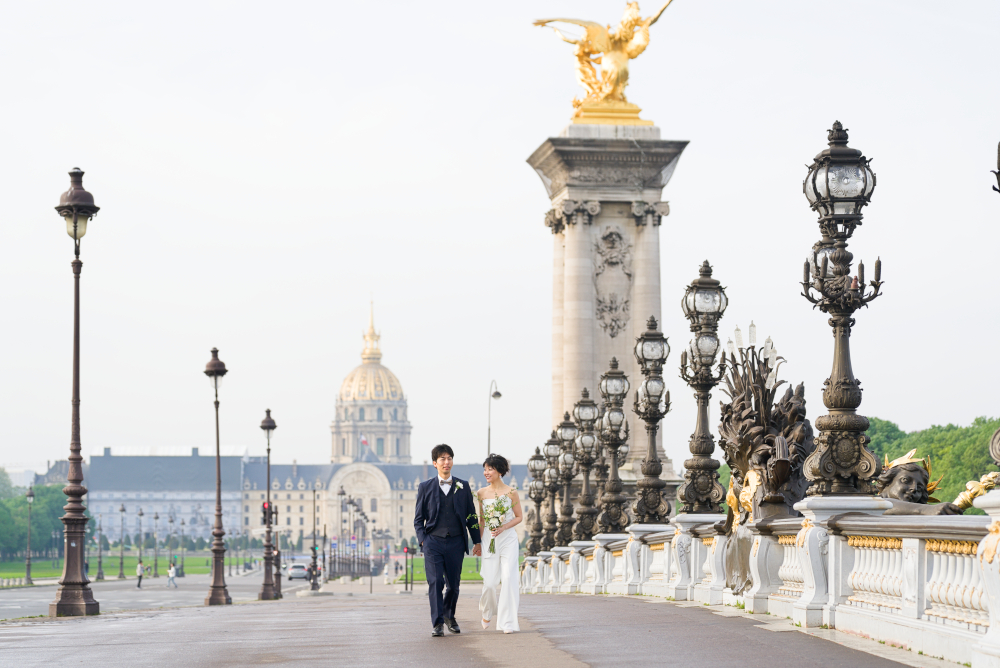Wedding photoshoot Pont Alexandre III by Eny Therese Photography