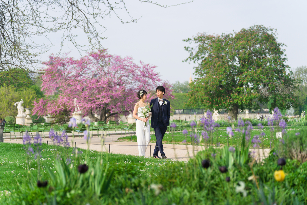 Spring in Paris at tuileries garden Wedding photoshoot by Eny Therese Photography