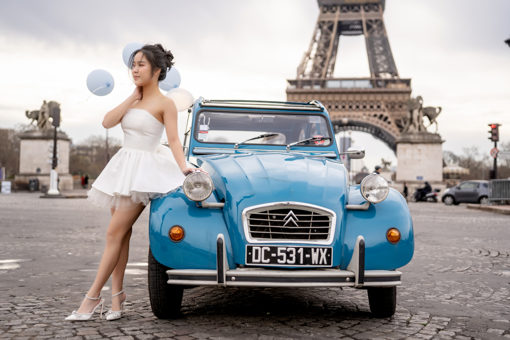 Birthday girl, Paris photoshoot with vintage car by Eny Therese photography