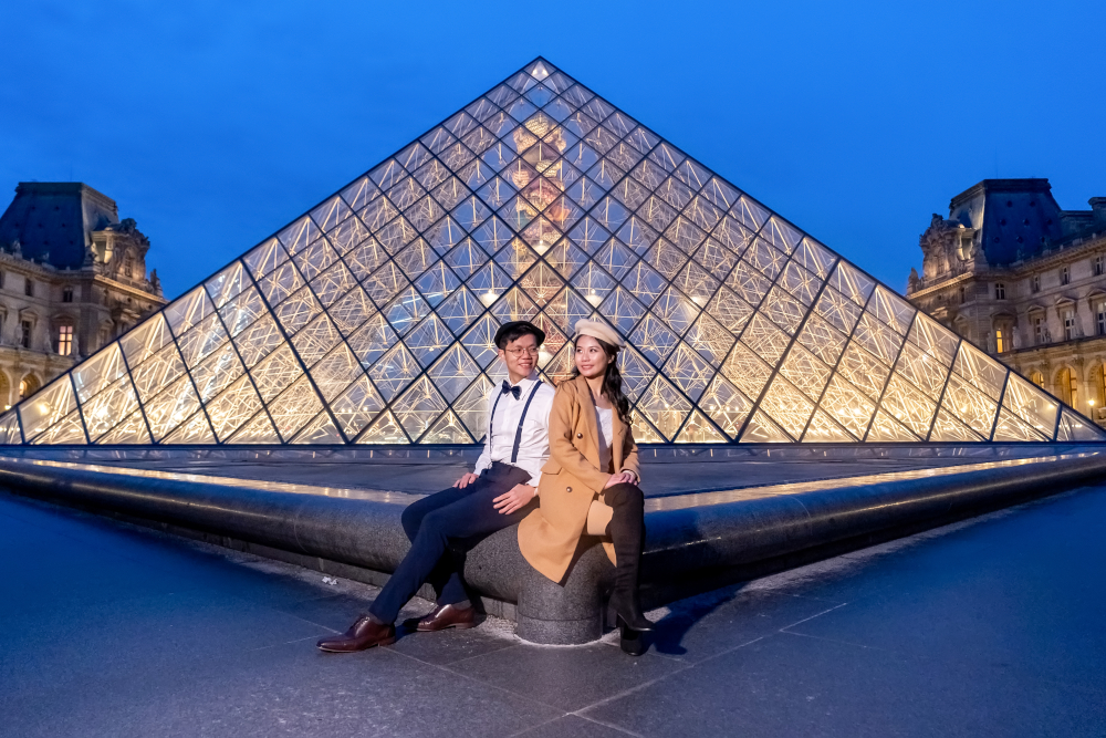 Evening prewedding photoshoot at Louvre by Eny Therese photography
