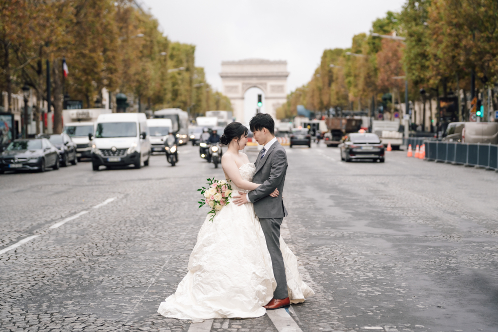 Prewedding photoshoot Champs Elysée by Eny Therese Photography