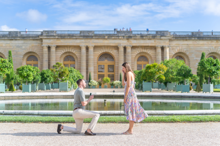 surprise proposal at Orangerie Versailles