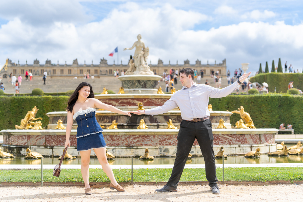 Couple photoshoot at Latona fontaine Versailles