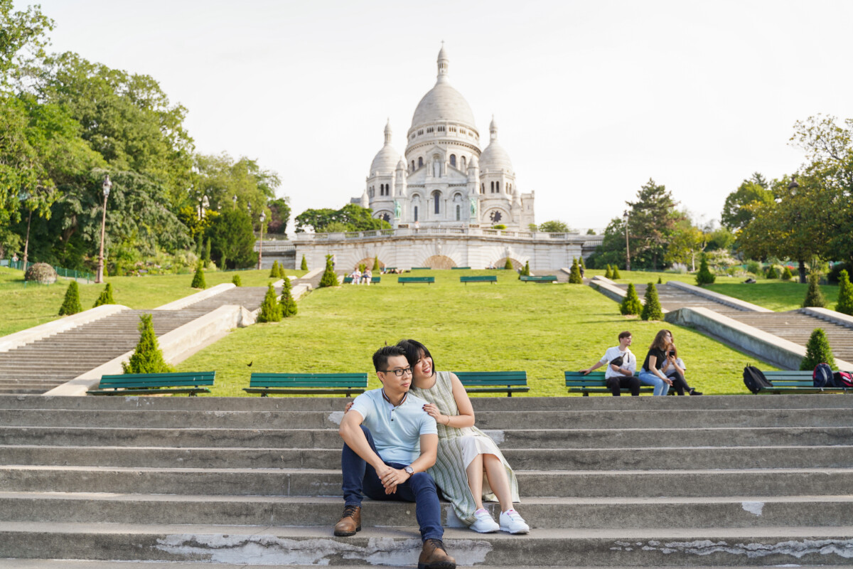 Couple holiday photoshoot at Sacre coeur Montmartre Paris by Eny Therese Photography