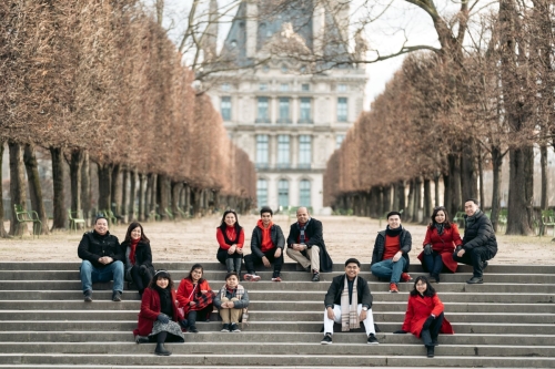 Family Group Photo Paris at Tuileries by Eny Therese photography