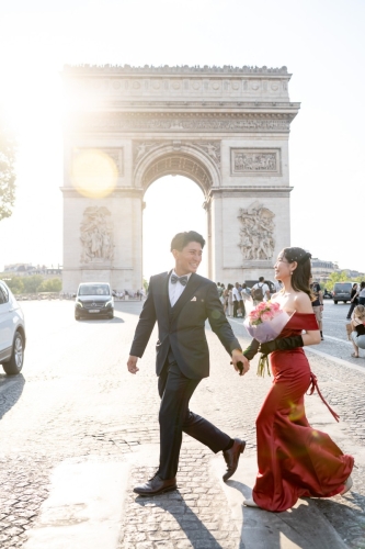 Prewedding in Paris at Arc de Triomphe