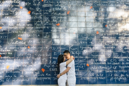 Honeymoon Holiday Photoshoot mur de je t'aime / wall of love Montmartre Paris 